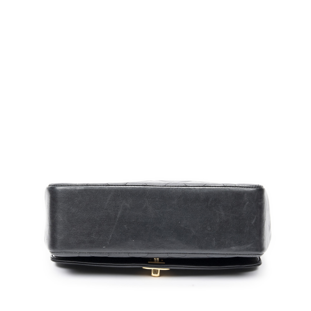 Chanel Diana Flap Bag - Picture 4 of 8